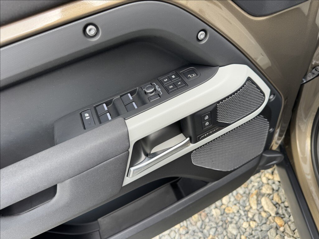 Land Rover Defender SUV / Terénní 3,0 l 221 kw