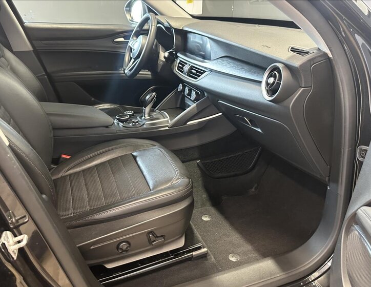 Alfa Romeo Stelvio 24