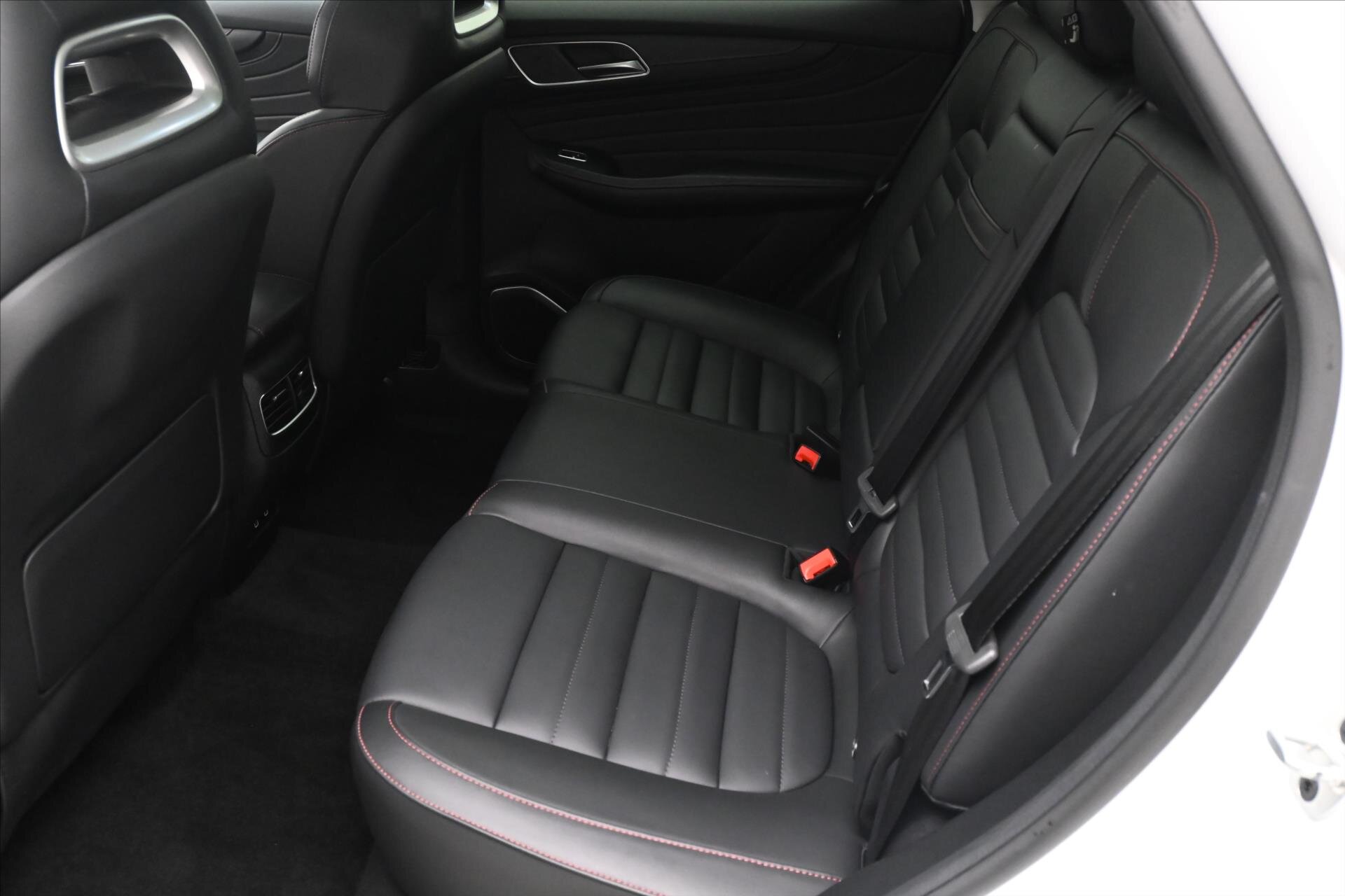 MG EHS SUV / Terénní 1,5 l 119 kw