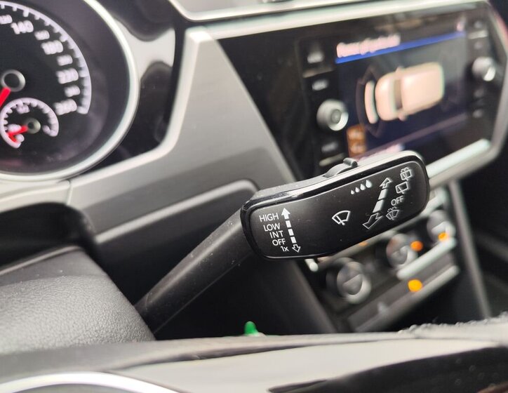 Volkswagen Touran MPV 1,5 l 110 kw