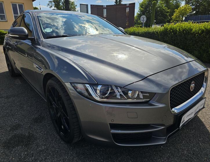 Jaguar XE 3