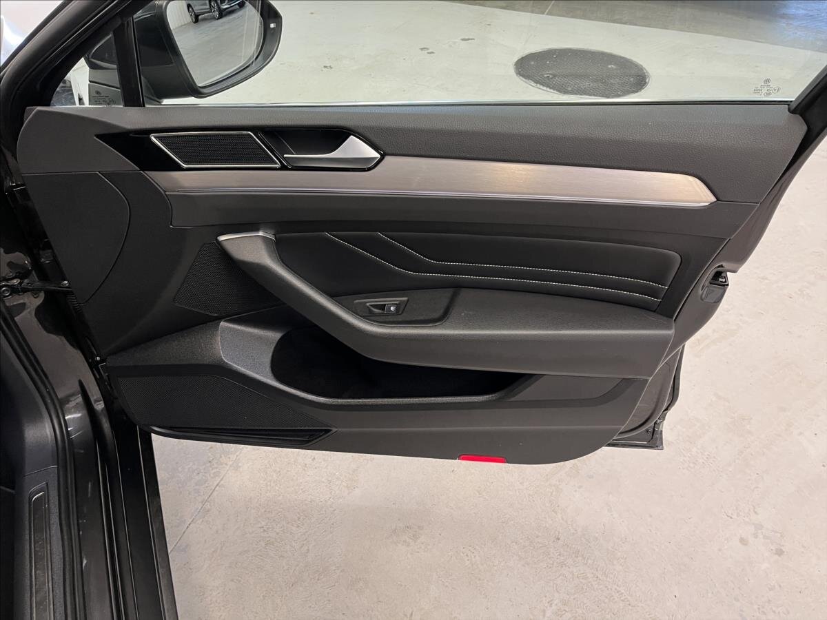 Volkswagen Passat Sedan / Limuzína 1,5 l 110 kw