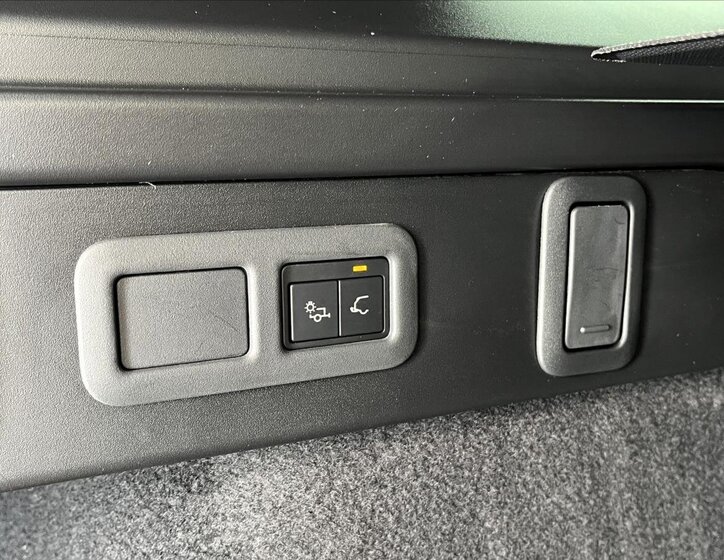 Land Rover Range Rover Velar SUV / Terénní 2,0 l 150 kw