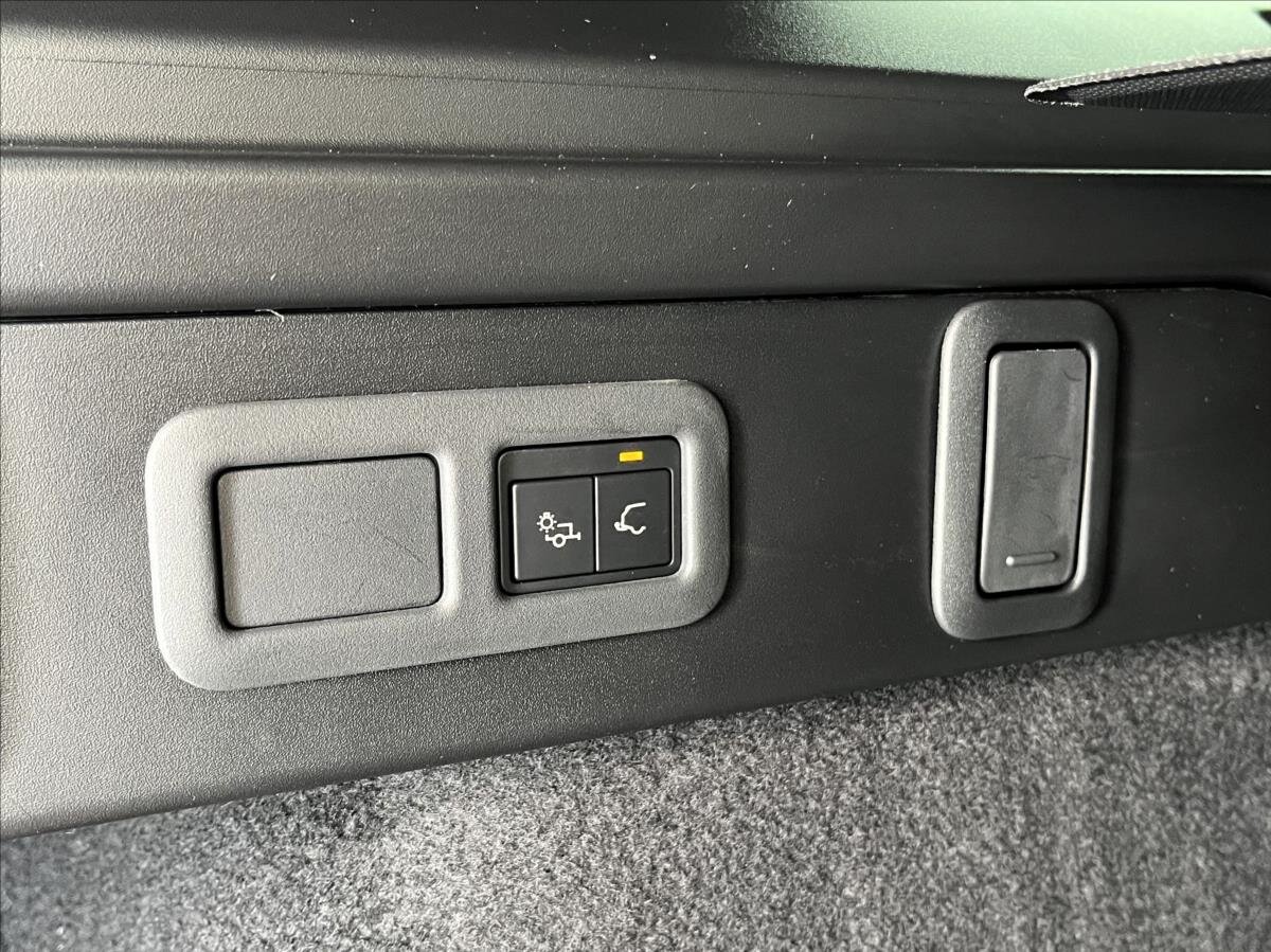 Land Rover Range Rover Velar SUV / Terénní 2,0 l 150 kw