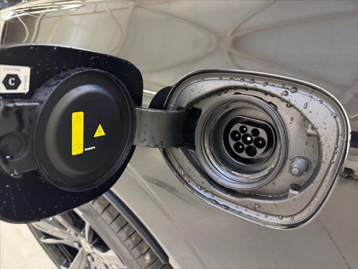 Volvo XC60 SUV / Terénní 2,0 l 228 kw