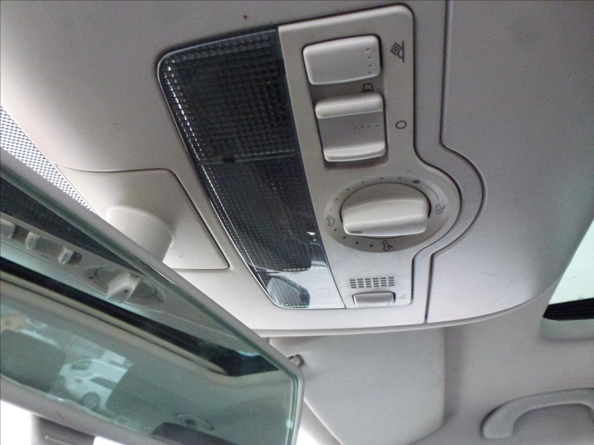 Volkswagen Touran Kombi 2,0 l 100 kw