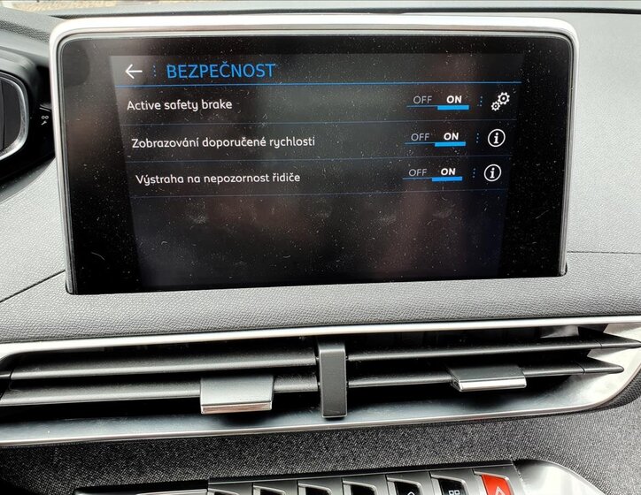 Peugeot 5008 SUV / Terénní 1,5 l 96 kw