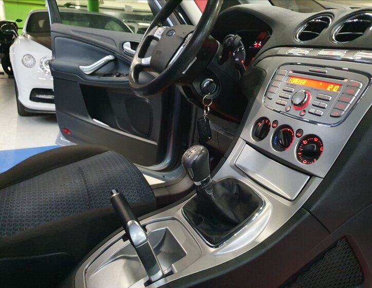 Ford Galaxy MPV 2,0 l 107 kw