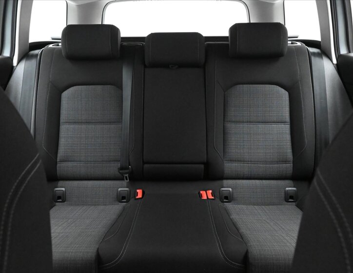 Volkswagen Passat 25