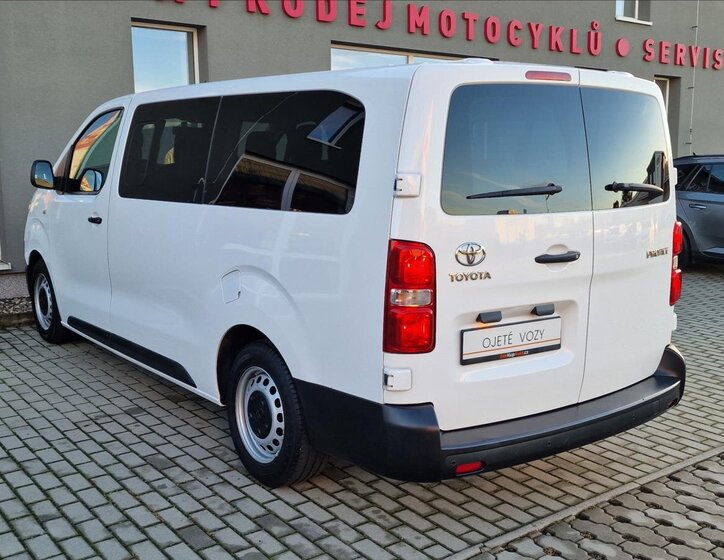 Toyota ProAce Verso 8