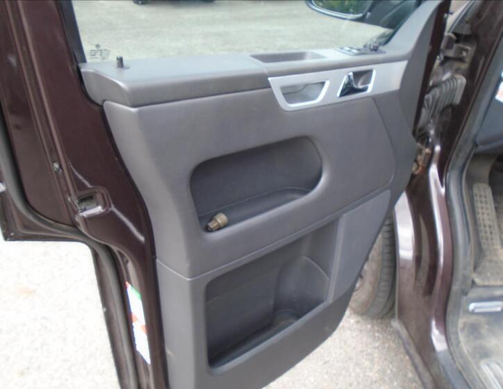 Volkswagen Multivan 9