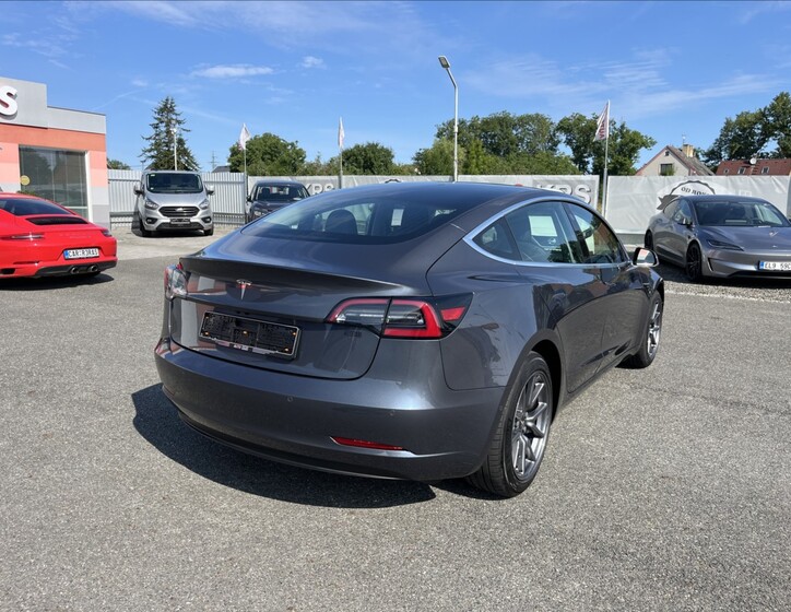 Tesla Model 3 6