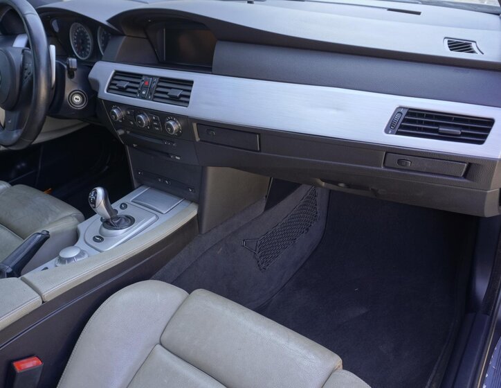 BMW M5 Sedan 5,0 l 373 kw