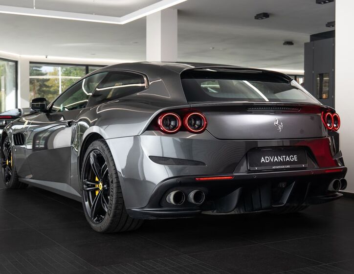 Ferrari GTC4 Lusso 4