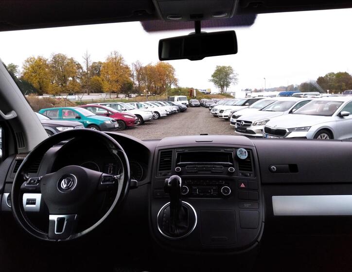 Volkswagen Multivan 11