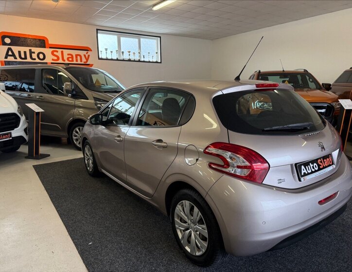 Peugeot 208 Hatchback 1,4 l 70 kw