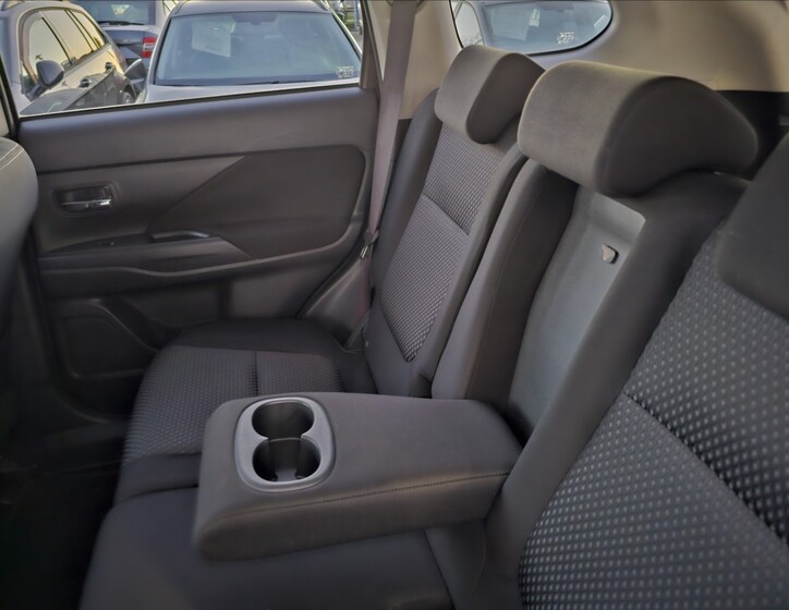 Mitsubishi Outlander 26