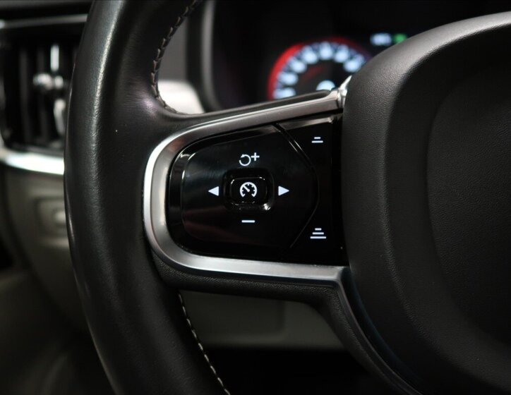 Volvo S90 Sedan / Limuzína 2,0 l 173 kw