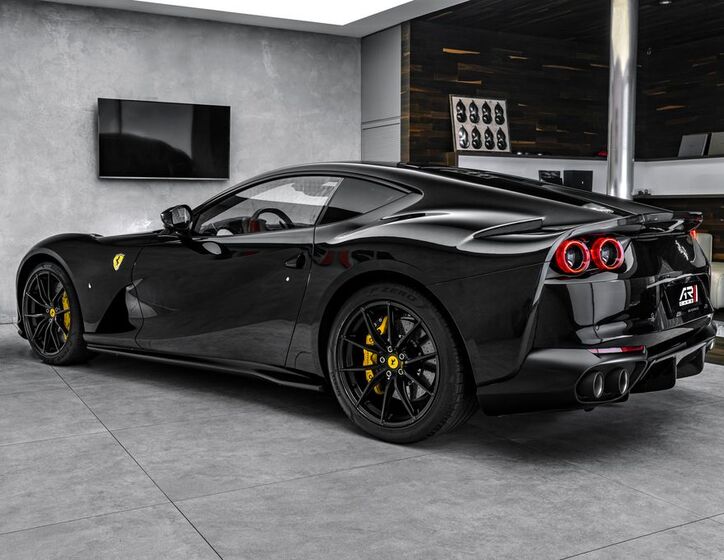 Ferrari 812 7