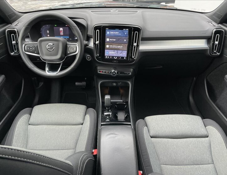Volvo XC40 SUV / Terénní 2,0 l 145 kw