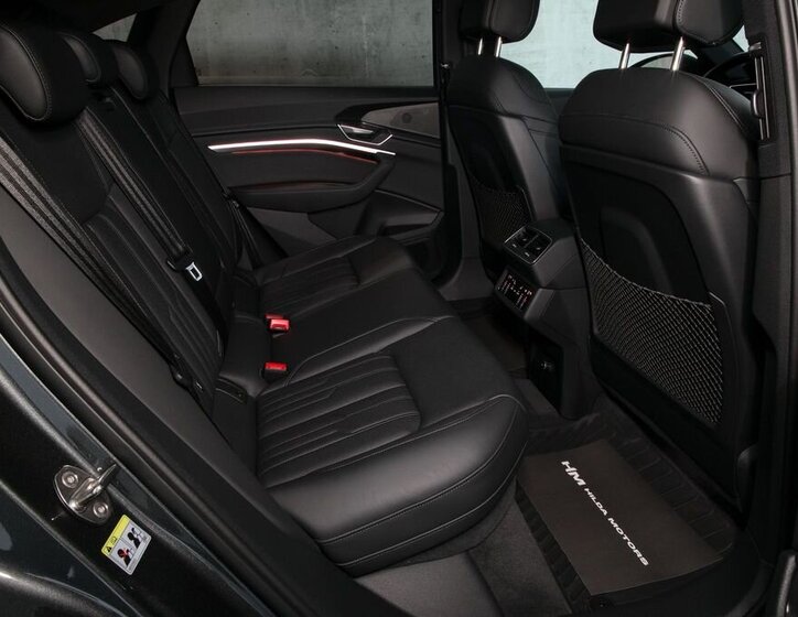 Audi e-tron SUV / Terénní 0,0 300 kw