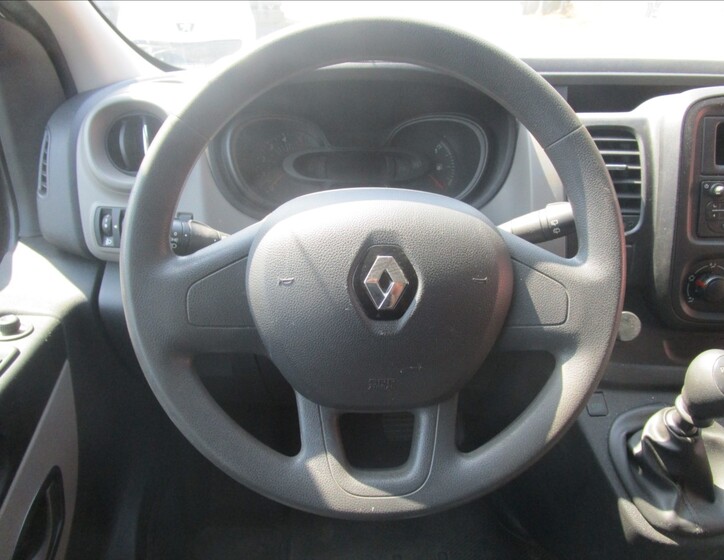 Renault Trafic 8