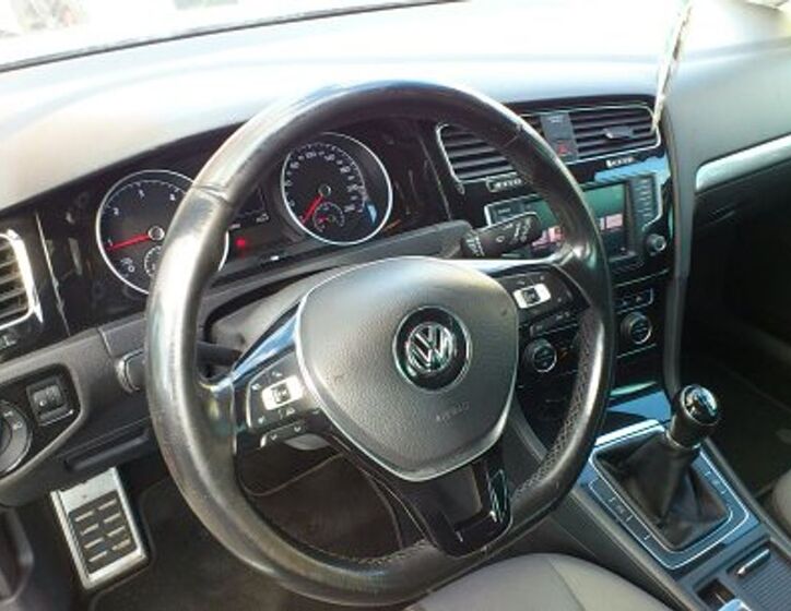 Volkswagen Golf 9