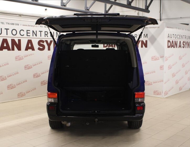 Volkswagen Caravelle Kombi 2,5 l 111 kw