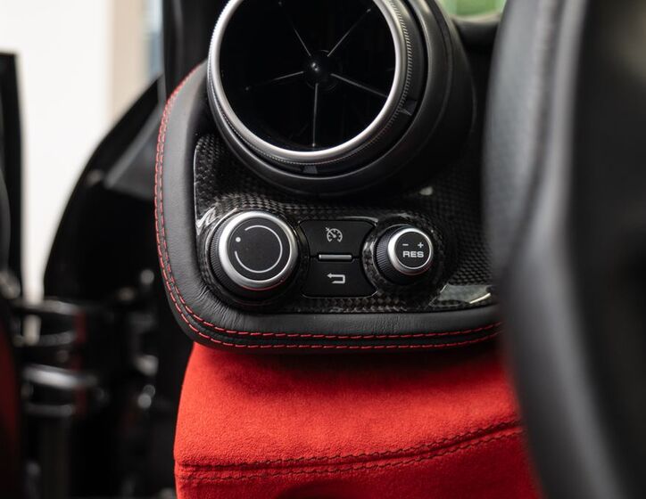 Ferrari GTC4 Lusso 19