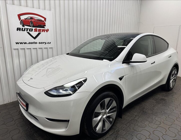 Tesla Model Y 2
