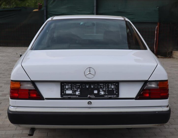 Mercedes-Benz 200 5