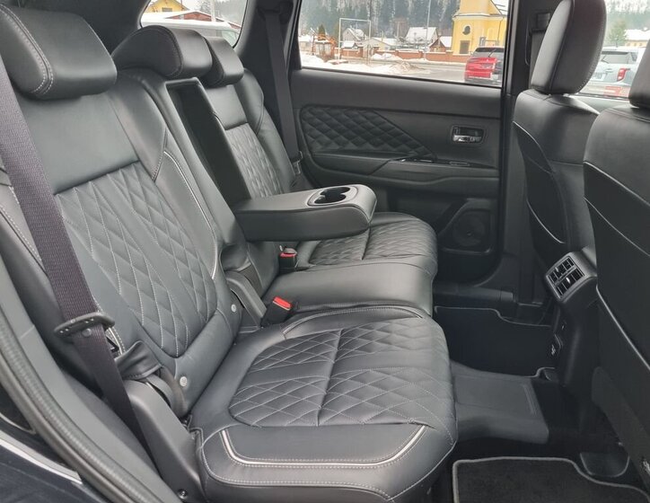 Mitsubishi Outlander SUV 2,4 l 165 kw