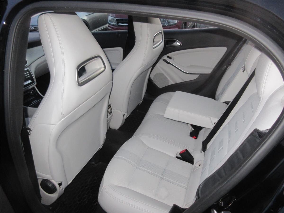 Mercedes-Benz GLA SUV / Terénní 1,6 l 115 kw