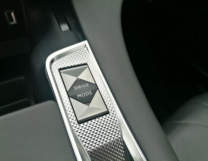 DS Automobiles DS7 Crossback 26