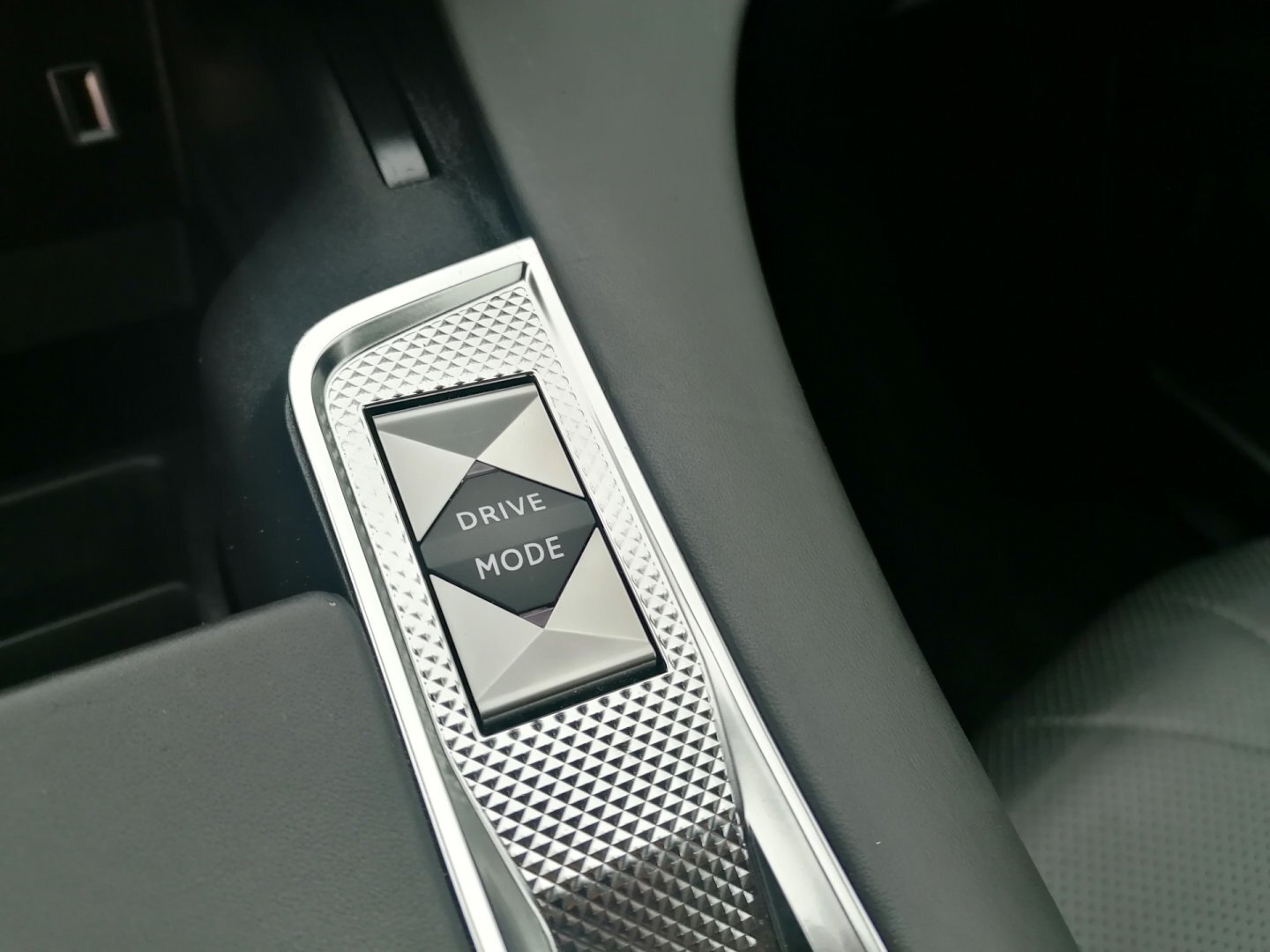 DS Automobiles DS7 Crossback