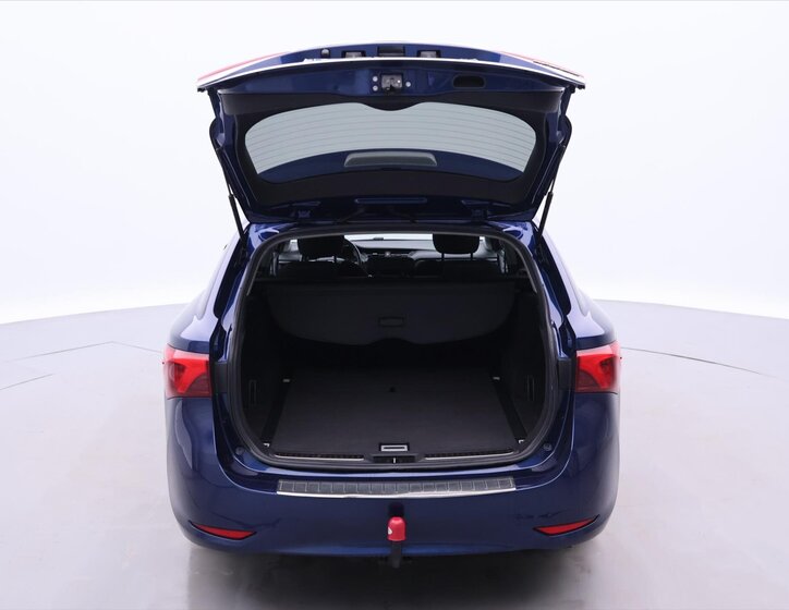 Toyota Avensis Kombi 2,0 l 105 kw