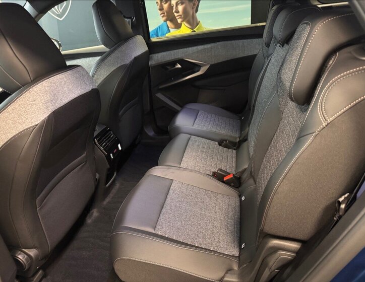 Peugeot 5008 SUV 1,2 l 107 kw