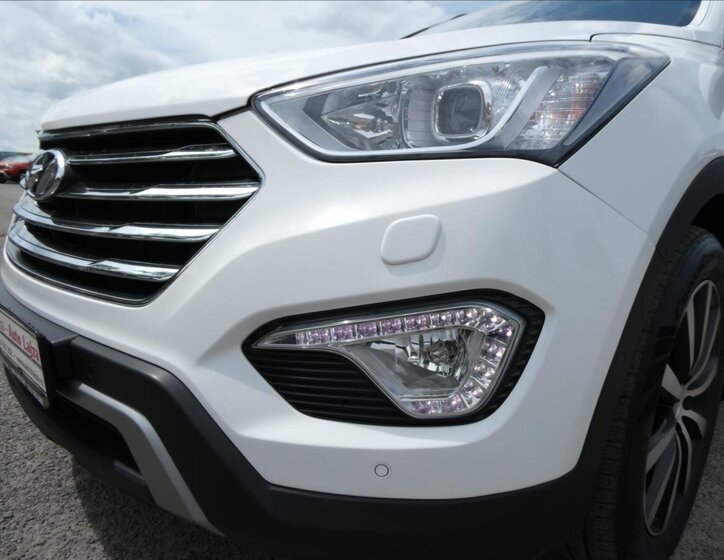Hyundai Grand Santa Fe 4