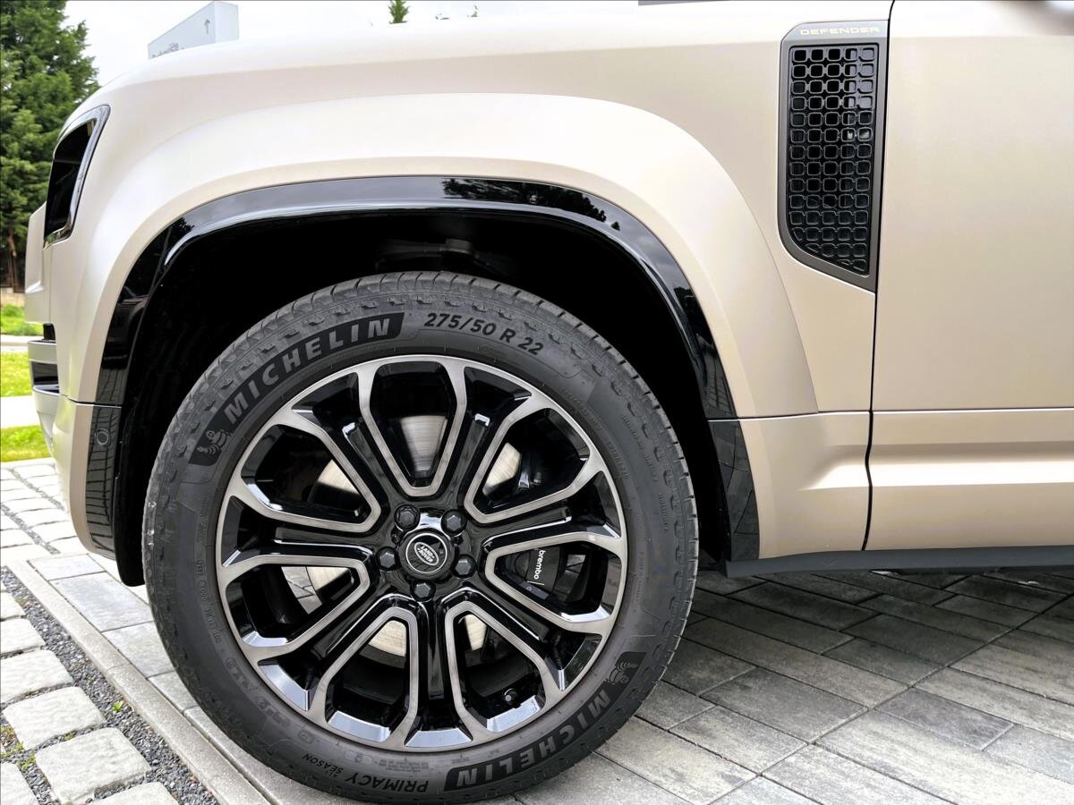 Land Rover Defender SUV 4,4 l 467 kw