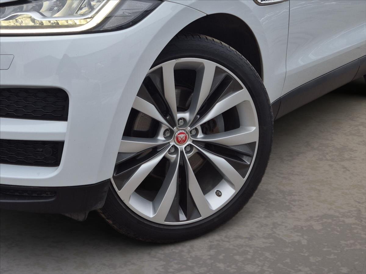 Jaguar F-Pace SUV / Terénní 3,0 l 221 kw