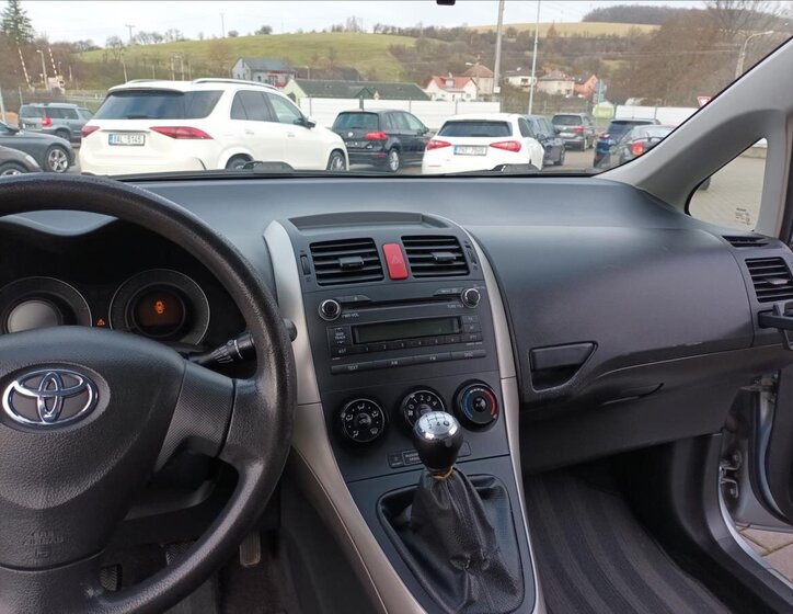 Toyota Auris Hatchback 1,4 l 66 kw