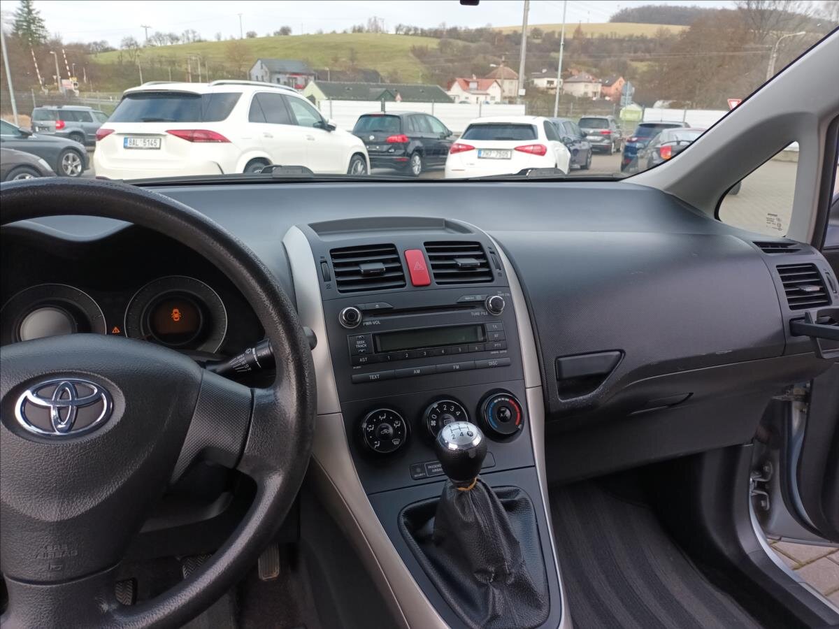 Toyota Auris Hatchback 1,4 l 66 kw