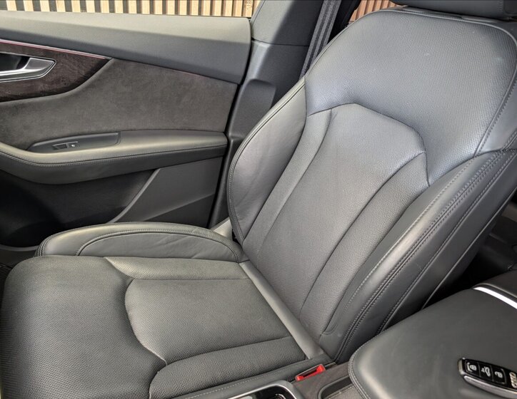 Audi Q8 Hatchback 3,0 l 250 kw