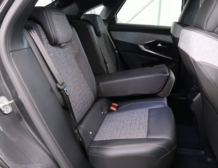 Peugeot 3008 SUV 1,2 l 100 kw