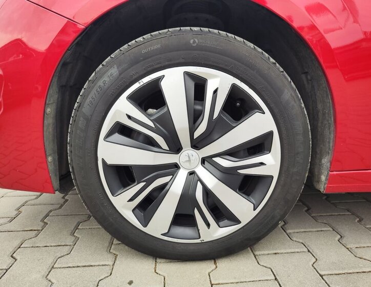 Peugeot 208 Hatchback 1,2 l 74 kw