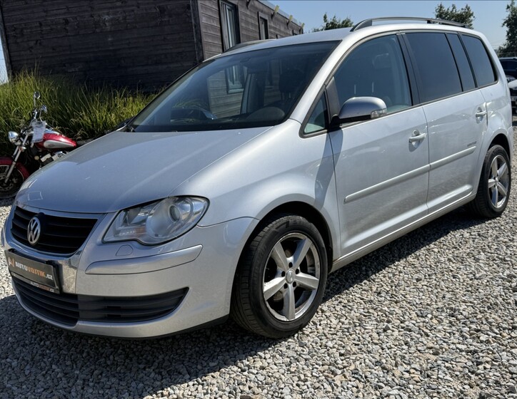 Volkswagen Touran 1