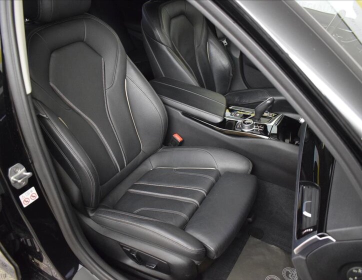 BMW Řada 5 Sedan / Limuzína 3,0 l 195 kw