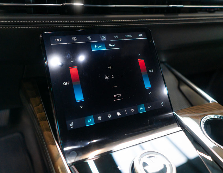 Cadillac Escalade 30