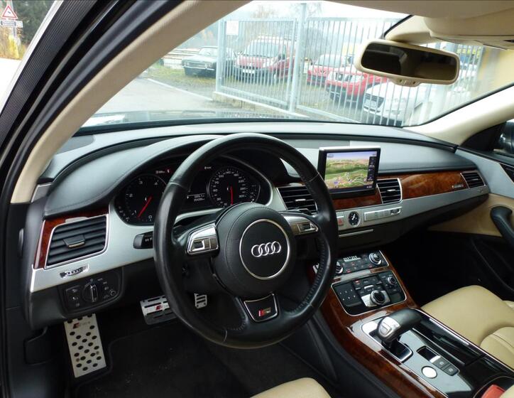 Audi A8 11