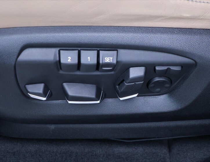 BMW X5 SUV / Terénní 4,4 l 423 kw